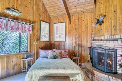 27990 Peninsula Drive N, Blue Jay, CA 92317 - Photo 19