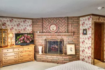 27990 Peninsula Drive N, Blue Jay, CA 92317 - Photo 15