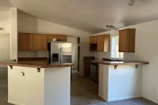 443 Holmes Ln, Sugarloaf, CA 92386 - Photo 3
