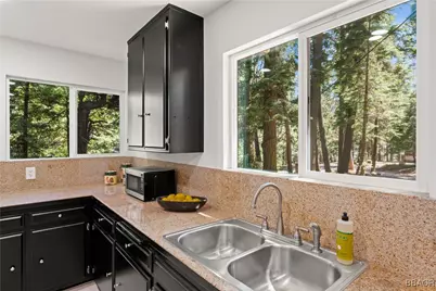 27917 Squirrel Lane, Lake Arrowhead, CA 92352 - Photo 25