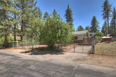 228 E Country Club Boulevard, Big Bear City, CA 92314 - Photo 35