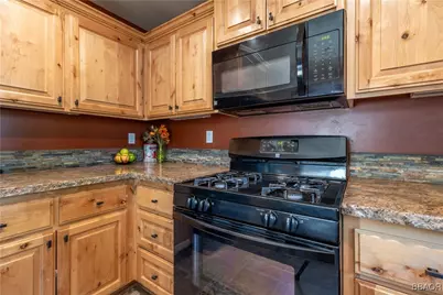 731 W Country Club Boulevard, Big Bear City, CA 92314 - Photo 17