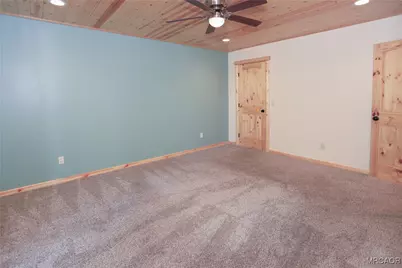 365 Santa Barbara Avenue, Sugarloaf, CA 92386 - Photo 17