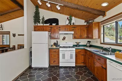 42895 Monterey Street, Big Bear Lake, CA 92315 - Photo 13