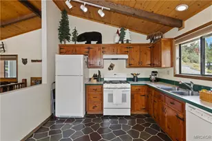 42895 Monterey St, Big Bear Lake, CA 92315 - Photo 13