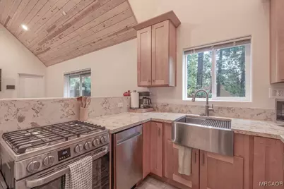 253 Imperial Avenue, Sugarloaf, CA 92386 - Photo 11