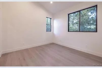 225 E Aeroplane Boulevard, Big Bear City, CA 92314 - Photo 27