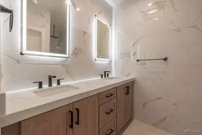 225 E Aeroplane Boulevard, Big Bear City, CA 92314 - Photo 17