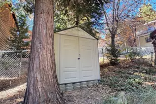 31120 Mountain Oak Dr, Running Springs, CA 92382 - Photo 37