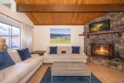 335 W Sherwood Boulevard, Big Bear City, CA 92314 - Photo 5