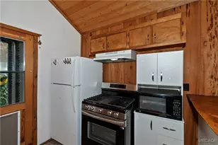 305 Wabash Ln, Sugarloaf, CA 92386 - Photo 15