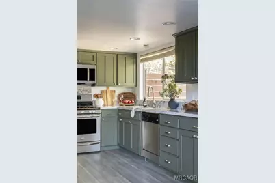 572 Brentwood Drive, Lake Arrowhead, CA 92352 - Photo 7