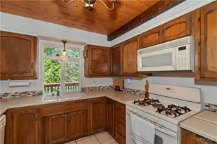 30580 Live Oak Dr, Running Springs, CA 92382 - Photo 13