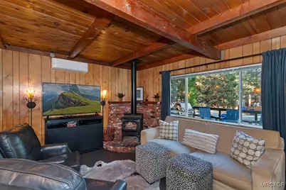1018 Robinhood Boulevard, Big Bear City, CA 92314 - Photo 5