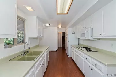 383 Catalina Road, Big Bear Lake, CA 92315 - Photo 3