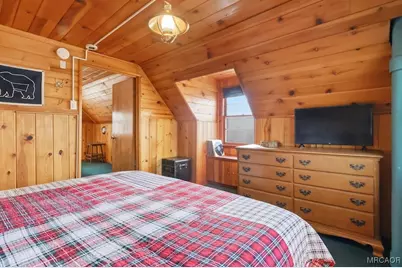 1053 Bruin Trail, Fawnskin, CA 92333 - Photo 15