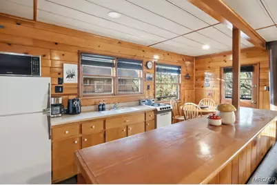 1053 Bruin Trail, Fawnskin, CA 92333 - Photo 9