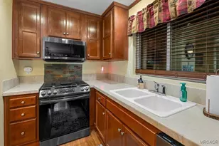 391 Montclair Dr, Big Bear City, CA 92314 - Photo 9