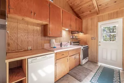 1040 W Rainbow Boulevard, Big Bear City, CA 92314 - Photo 17