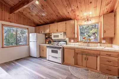 107 E Aeroplane Boulevard, Big Bear City, CA 92314 - Photo 9