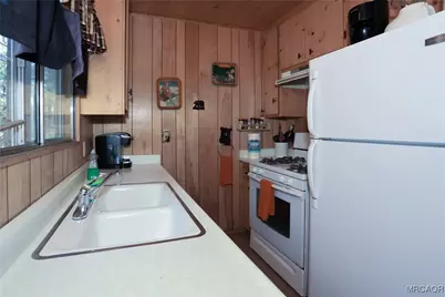 641 Sugarloaf Boulevard, Big Bear City, CA 92314 - Photo 9