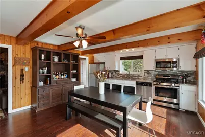 39676 Oakglen Road, Fawnskin, CA 92333 - Photo 11