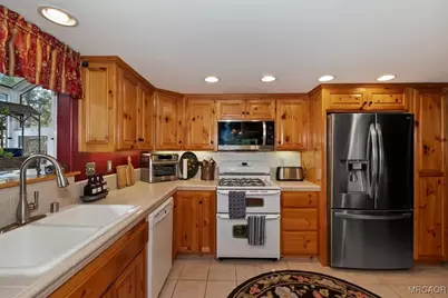 42243 Castle Crag Road, Big Bear Lake, CA 92315 - Photo 11