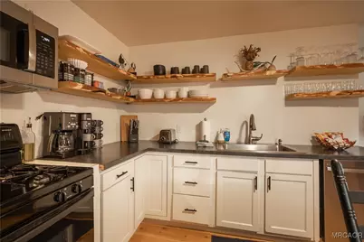 550 Villa Grove Avenue, Big Bear City, CA 92314 - Photo 15