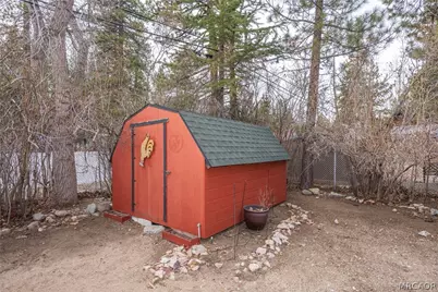 1070 Comanche Drive, Fawnskin, CA 92333 - Photo 11