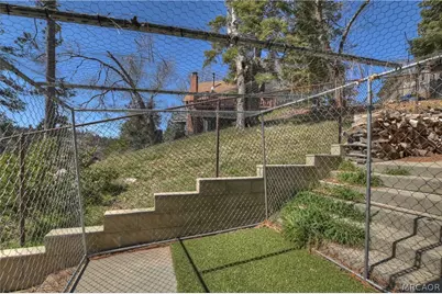 26520 Walnut Hills Drive, Lake Arrowhead, CA 92352 - Photo 35