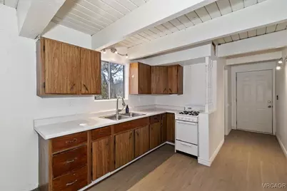 32796 Lupine Drive, Running Springs, CA 92382 - Photo 9