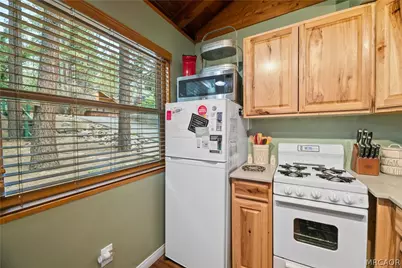 42955 Encino Road, Big Bear Lake, CA 92315 - Photo 13
