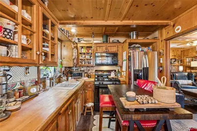 24214 Zurich Drive, Crestline, CA 92325 - Photo 9