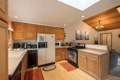 42324 Paramount Road, Big Bear Lake, CA 92315 - Photo 13