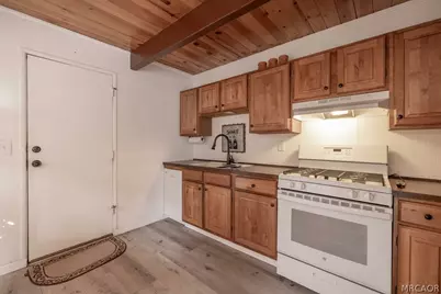 672 Holmes Lane, Sugarloaf, CA 92386 - Photo 9