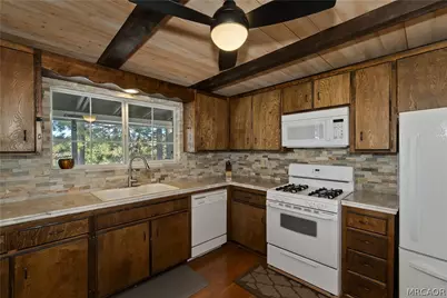 43291 Shasta Road, Big Bear Lake, CA 92315 - Photo 15