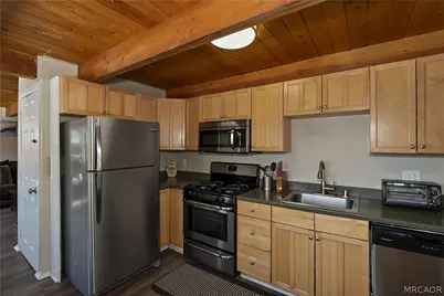 728 W Aeroplane Boulevard, Big Bear City, CA 92314 - Photo 15