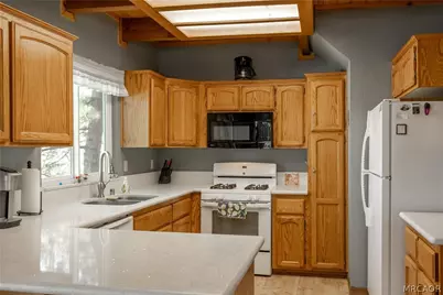 870 Villa Grove Avenue, Big Bear City, CA 92314 - Photo 9