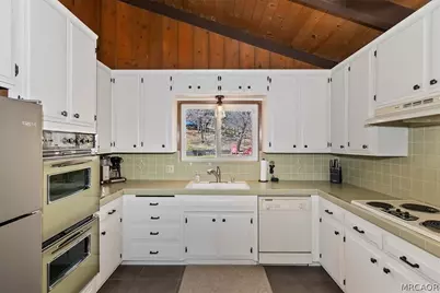 27994 W Shore Road, Lake Arrowhead, CA 92352 - Photo 13