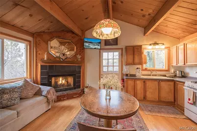 875 Santa Barbara Avenue, Sugarloaf, CA 92386 - Photo 19