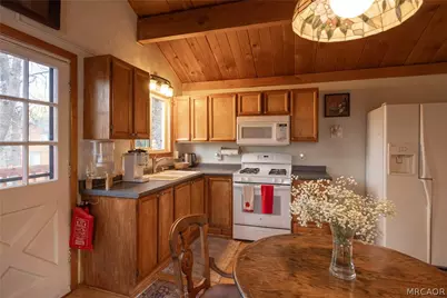 875 Santa Barbara Avenue, Sugarloaf, CA 92386 - Photo 25