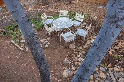 875 Santa Barbara Avenue, Sugarloaf, CA 92386 - Photo 11