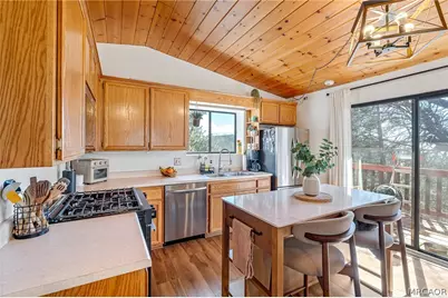 31701 Panorama, Running Springs, CA 92382 - Photo 11