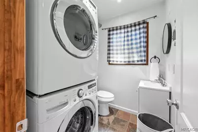 921 Wendy Avenue, Big Bear City, CA 92314 - Photo 13