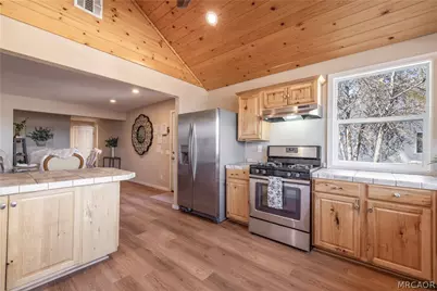 40177 Lakeview Drive, Big Bear Lake, CA 92315 - Photo 11