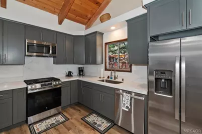 30573 Live Oak Drive, Running Springs, CA 92382 - Photo 19