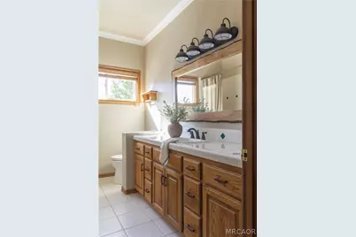 183 Chipmunk Drive, Lake Arrowhead, CA 92352 - Photo 13