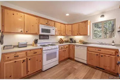 1639 Columbine Drive, Big Bear City, CA 92314 - Photo 13