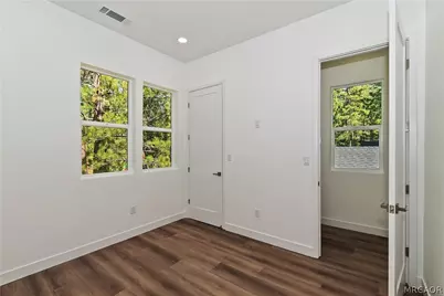 911 Sugarloaf Boulevard, Big Bear City, CA 92314 - Photo 31