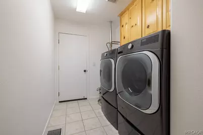 457 E Mountain View Boulevard, Big Bear City, CA 92314 - Photo 33